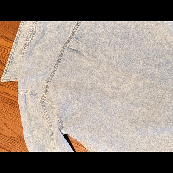 SHEIN Light Wash Loose Fit Denim Button-Down Shirt - Picture 6 of 7